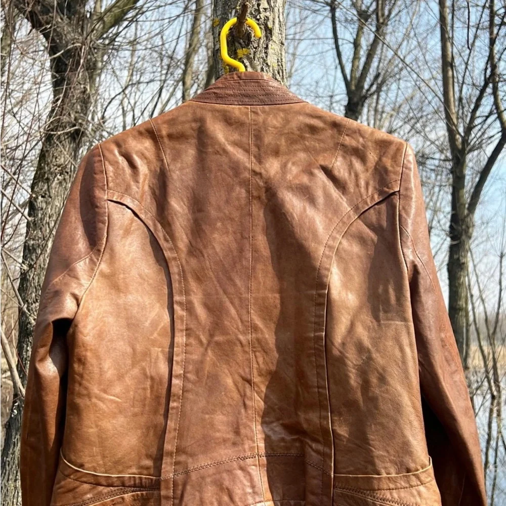 Leather female jacket - Picture 2 of 6